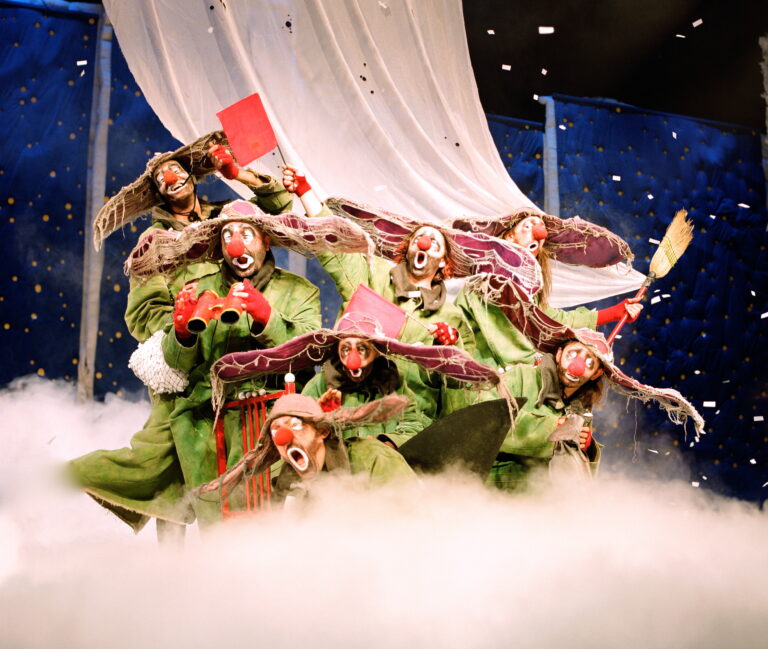 Slava Snowshow Greens on the ship by Veronique Vial